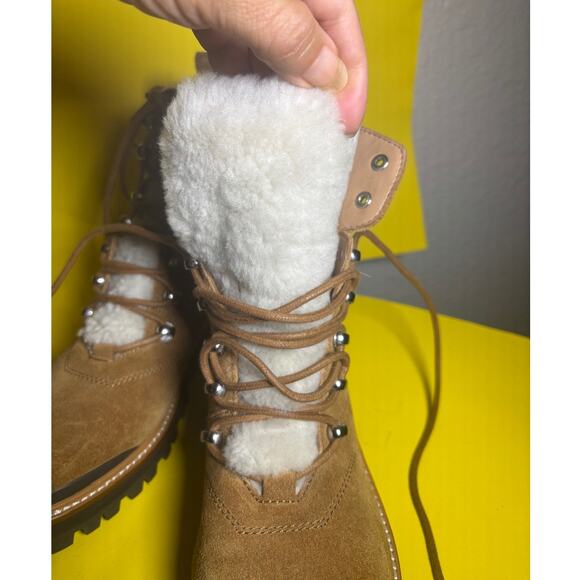 Marc Fisher Women's Izzie Lugsole Ankle Leather Boot Size 7.5 Winter Sheep Fur - Picture 9 of 9